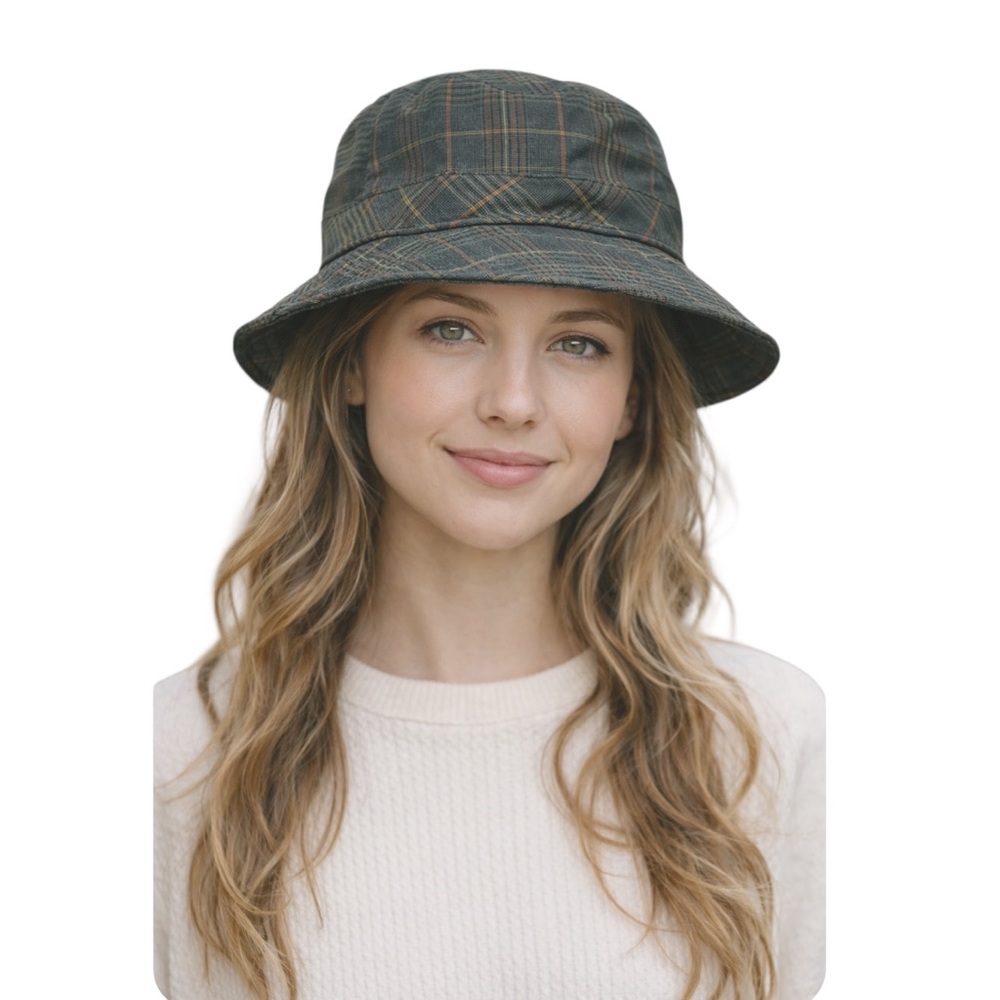Aritzia Auxiliary Plaid Bucket Hat - Dark grey and brown
